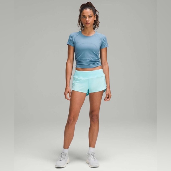 A Lululemon 🍋 Speed Up Low-Rise Lined Short 2.5" - Picture 1 of 4